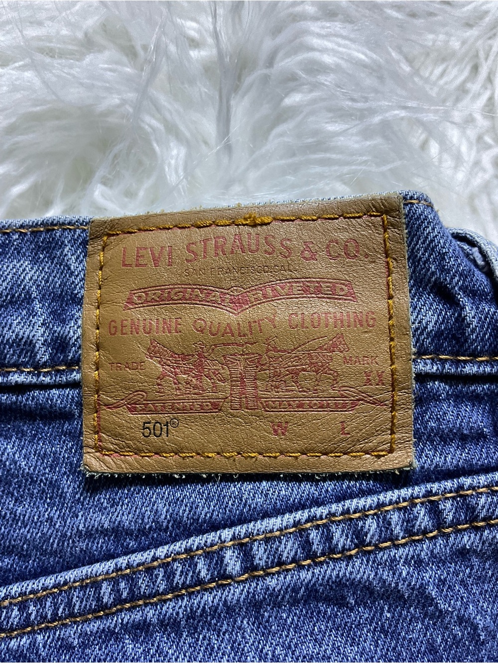Levi’s 501 Original Fit Women's Jeans in Erin Can't Wait - Picture 5 of 6